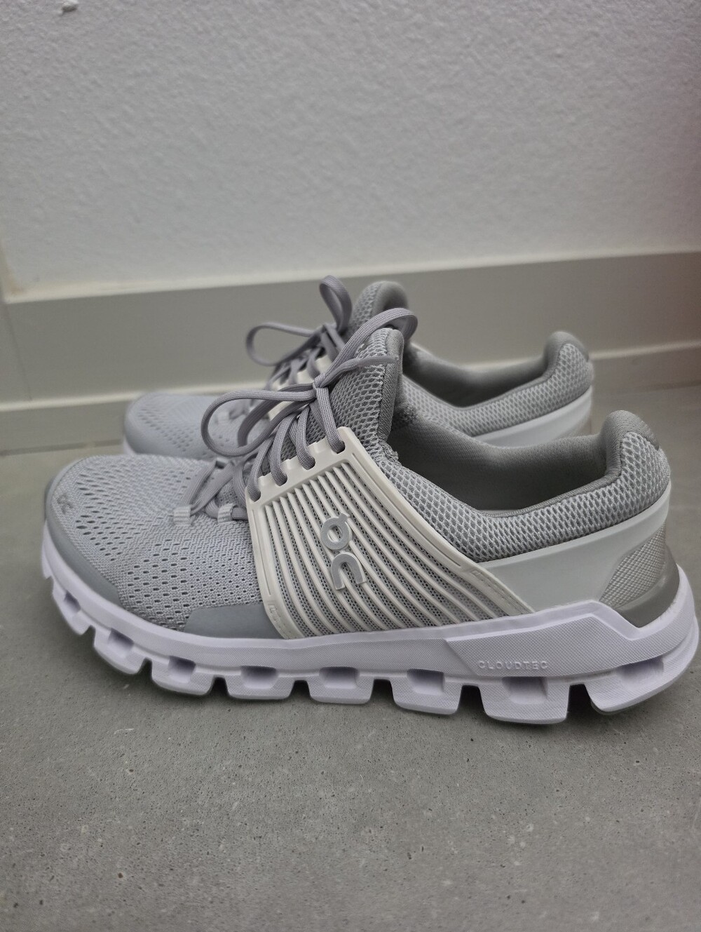 Womens On Cloud Tennis Shoes